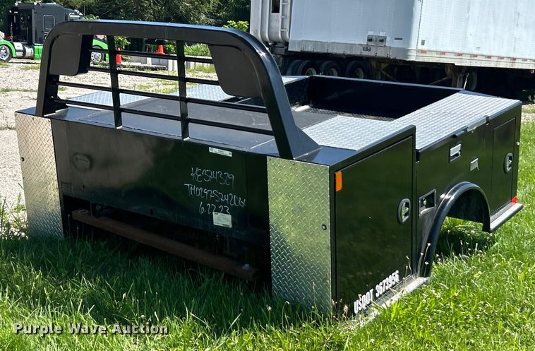 CM TM-02975742DLX utility bed - EK8397