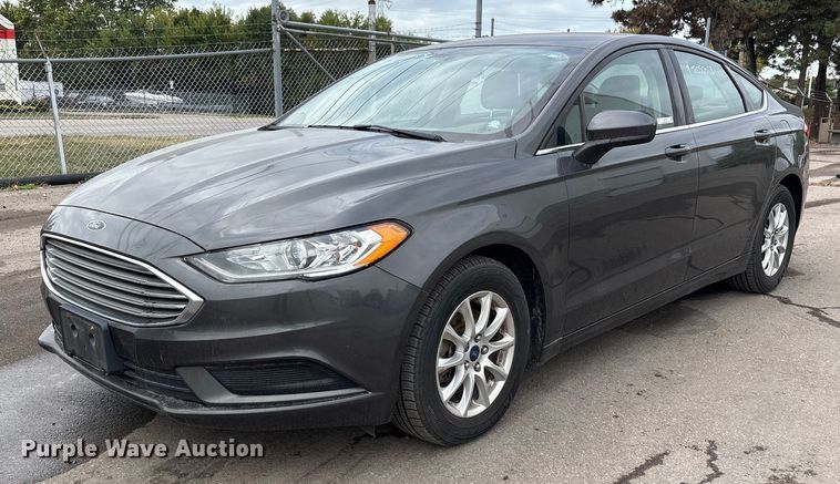 2017 Ford Fusion  - EM6102