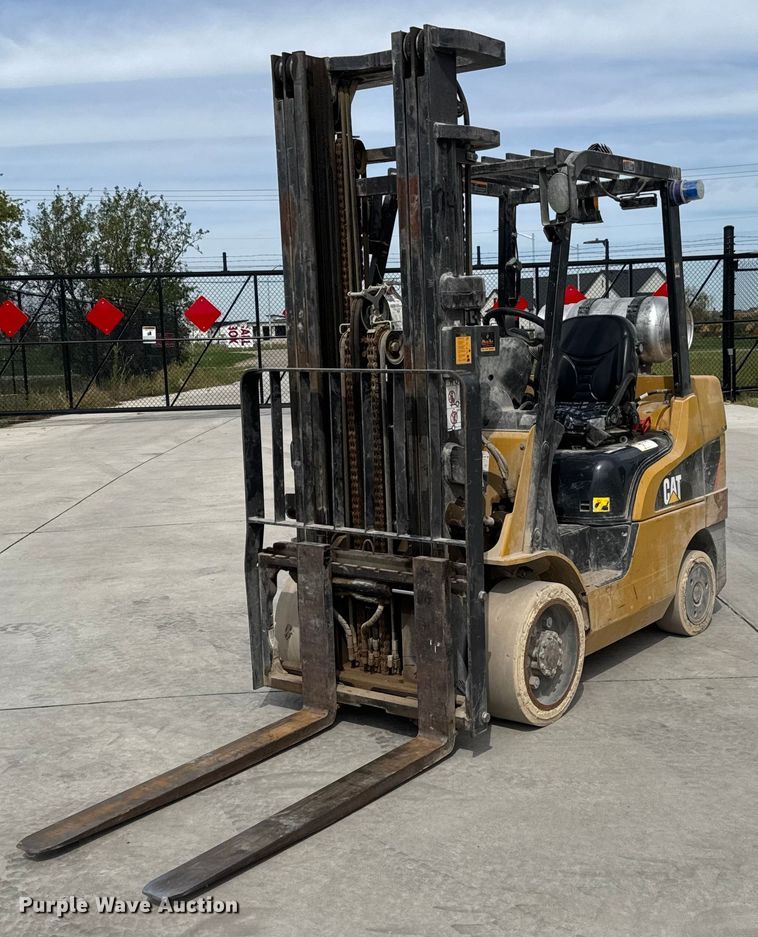 Caterpillar 2C6000 forklift - EM8283