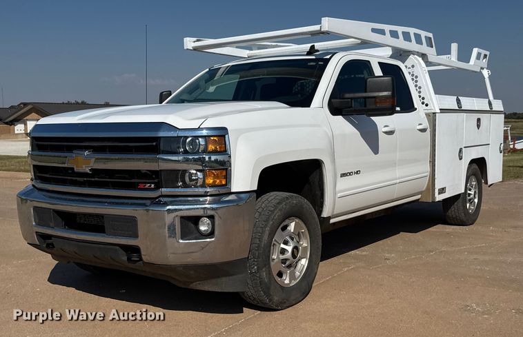 2019 Chevrolet Silverado 2500HD Double Cab utility bed pickup truck - EM8321