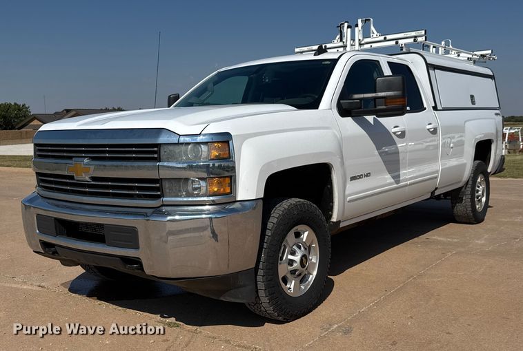 2015 Chevrolet Silverado 2500HD Double Cab pickup truck - EM8322