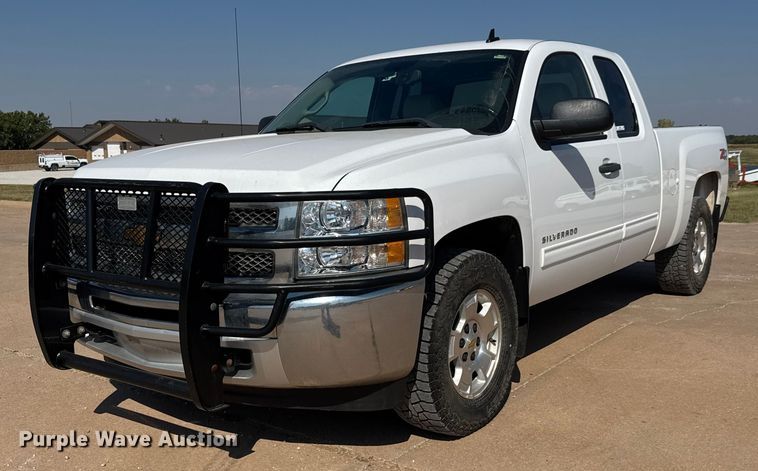 2013 Chevrolet Silverado 1500 Ext. Cab pickup truck - EM8323