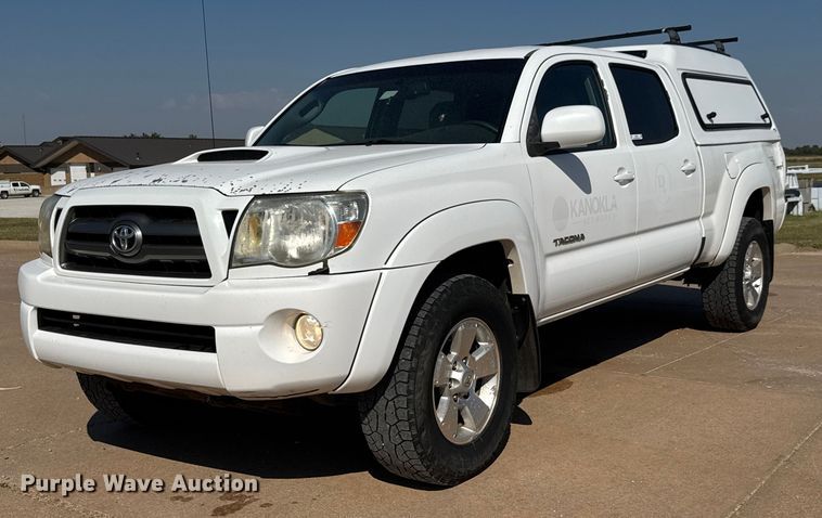 2010 Toyota Tacoma TRD Sport Double Cab pickup truck - EM8324
