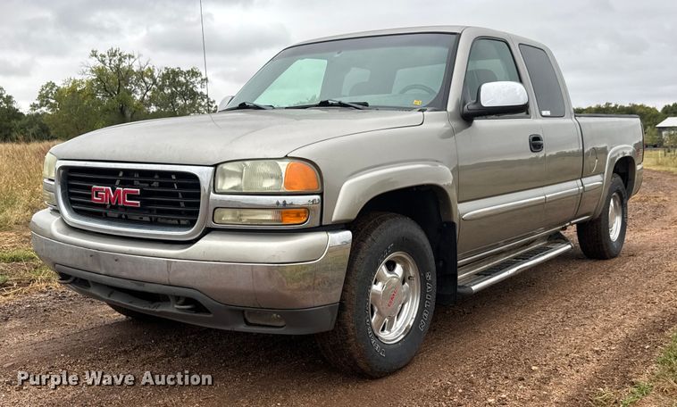 2002 GMC Sierra 1500 Ext. Cab pickup truck - EM8398