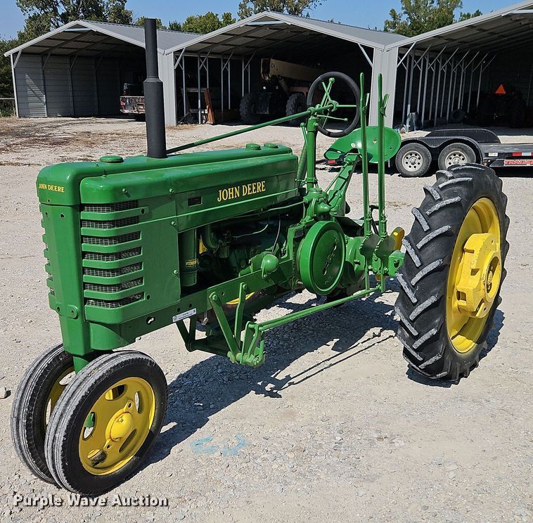1939 John Deere H tractor - EO4706