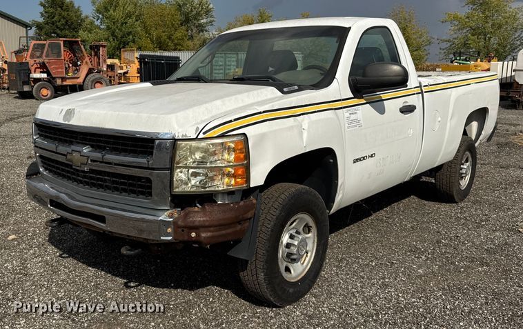 2010 Chevrolet Silverado 2500HD pickup truck - ER0180