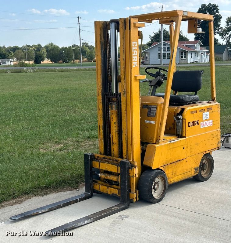 Clark EC500-S30D forklift - ET3236