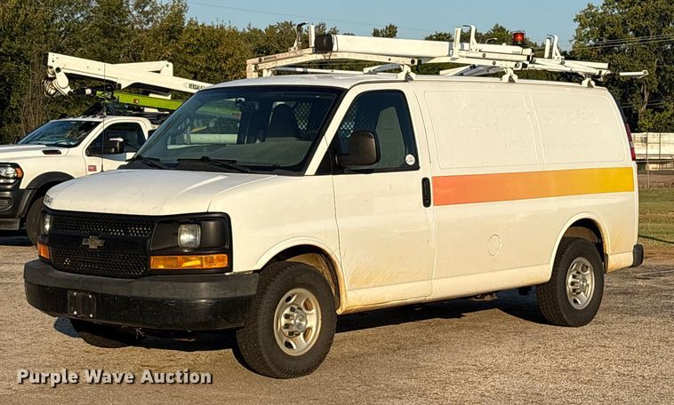 2017 Chevrolet Express 2500 van - ET7100