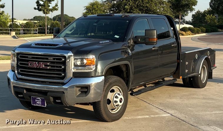2018 GMC Sierra 3500HD Crew Cab flatbed pickup truck - EU0095