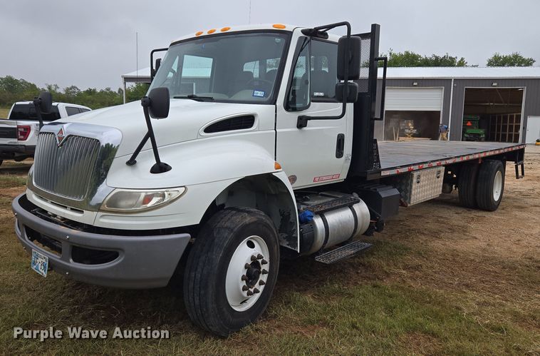 2016 International 4000 flatbed truck - EU3640