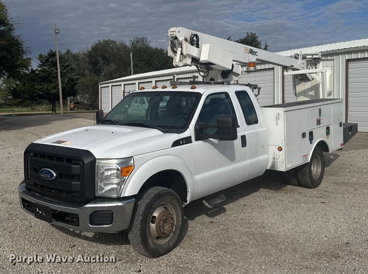 2011 Ford F350 Super Duty bucket truck - EU6085