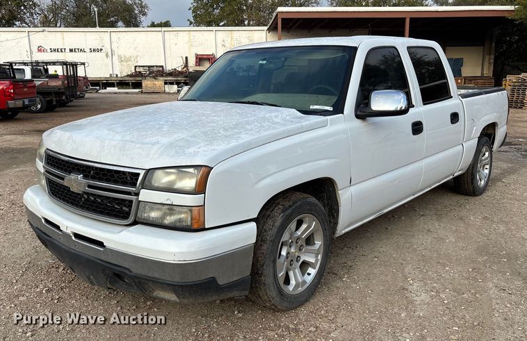 2006 Chevrolet Silverado 1500 Crew Cab pickup truck - EV3095