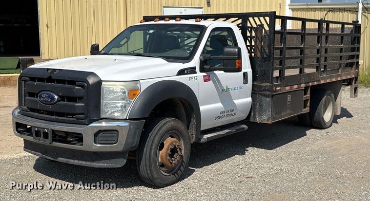 2016 Ford F550 Super Duty flatbed truck - GH9322