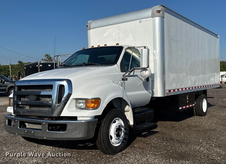 2013 Ford F650 Super Duty box truck - NU9687