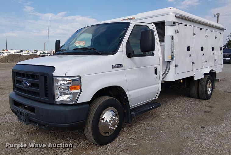 2018 Ford E450 Super Duty delivery truck - NU9721