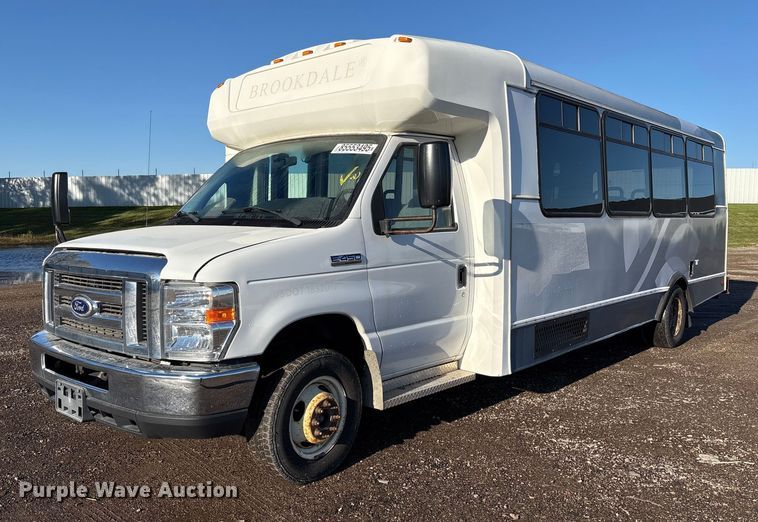 2016 Ford E450 Super Duty shuttle bus - YA1249
