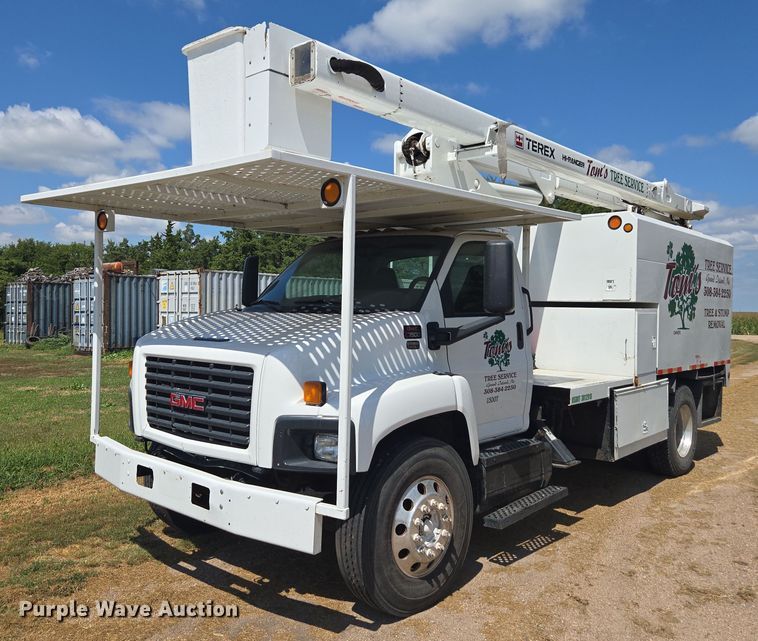 2006 GMC C7500 forestry bucket truck - DE2194