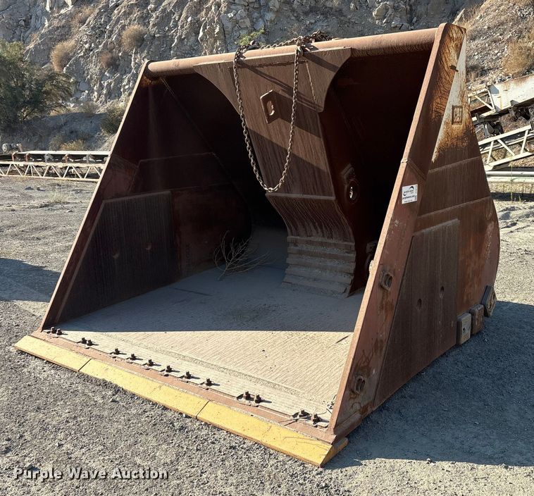 Caterpillar 114" W bucket - DH8736