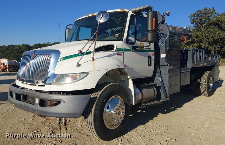 2013 International 4300 crane truck - DJ7829