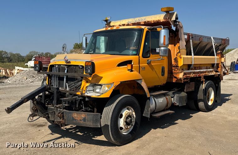 2005 International 7400 dump truck - DU3512