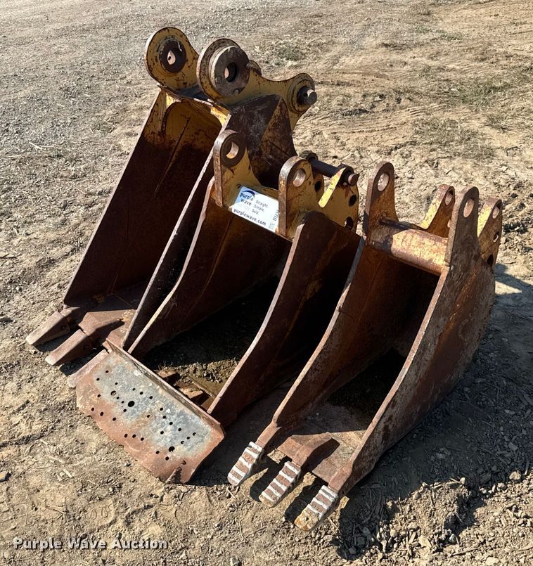 (3) backhoe buckets - DU3519