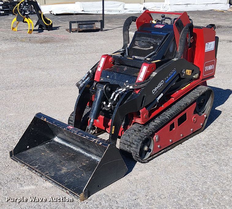 Toro Dingo TX 1000 vertical lift compact utility loader - DU3571