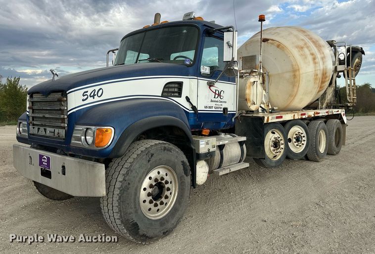 2005 Mack CV513 ready mix truck - DW4259