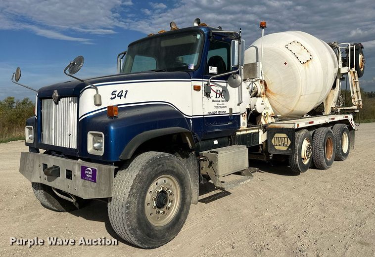 2005 International 5600I ready mix truck - DW4263