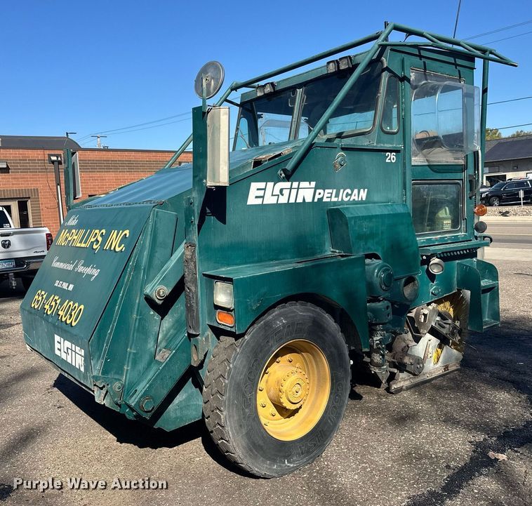 Elgin Pelican street sweeper - DW4291
