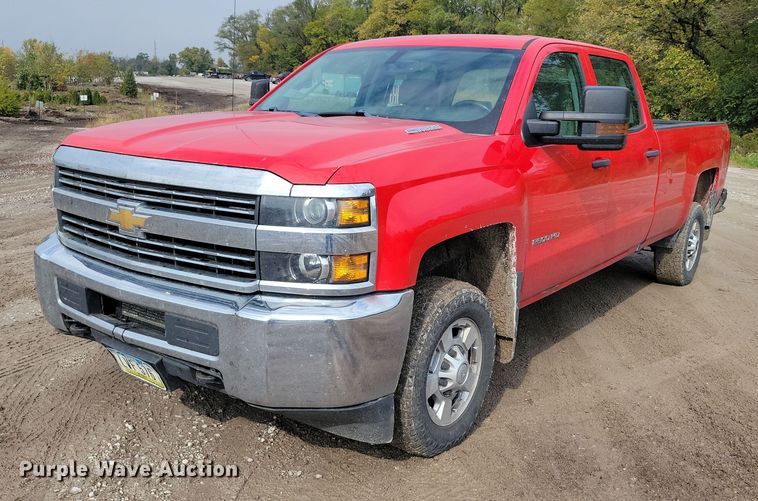 2016 Chevrolet Silverado 2500HD Crew Cab pickup truck - DX6474
