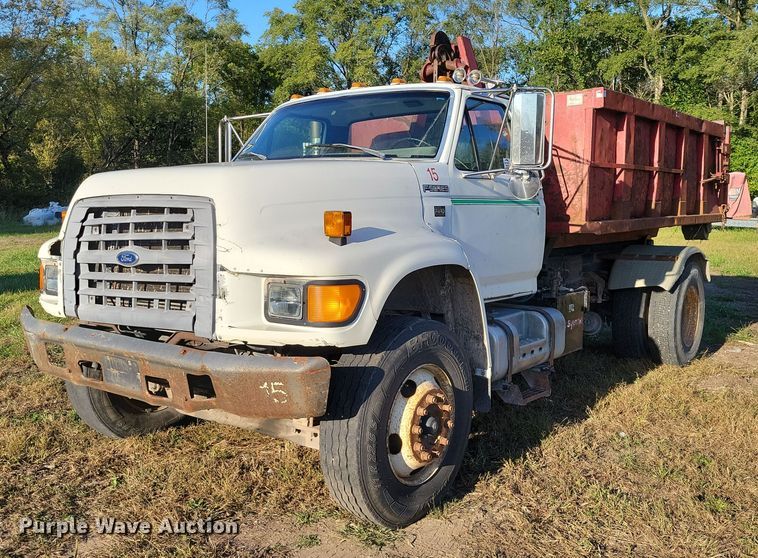1998 Ford F800 hook lift truck - EA2640