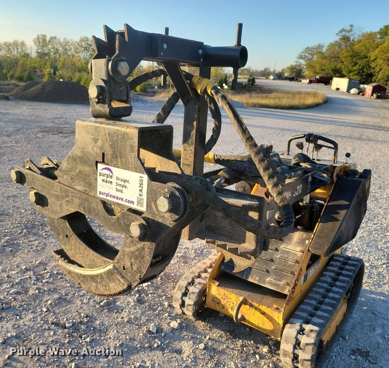 Branch Manager T10014 compact utility loader grapple - EA2651