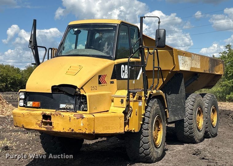 2012 Caterpillar 730 articulated haul truck - EA7555
