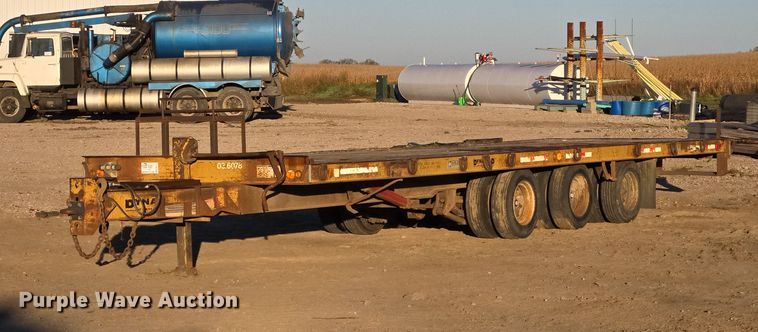 1995 Dynaweld tilt deck equipment trailer - EB1111