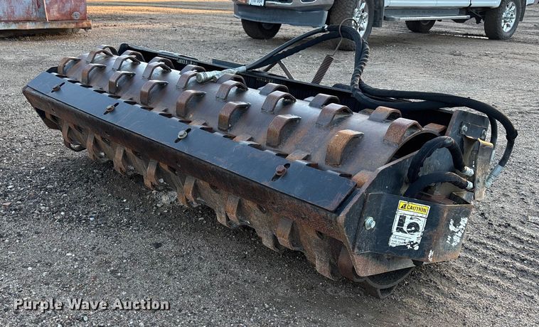 John Deere HE200  skid steer vibratory drum roller - EE4051