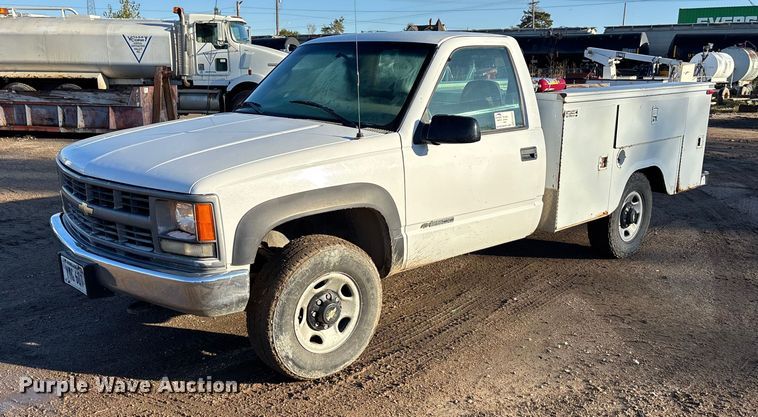 1999 Chevrolet K2500 utility bed pickup truck - EE4052