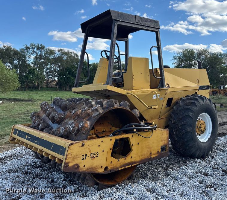 1986 Caterpillar CP-553 single drum vibratory roller - EE4062