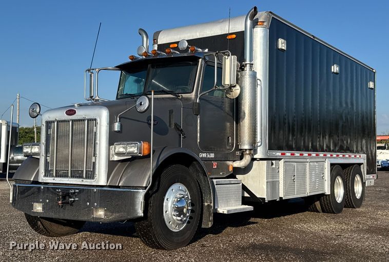 2005 Peterbilt 357 fuel / lube truck - EM8255