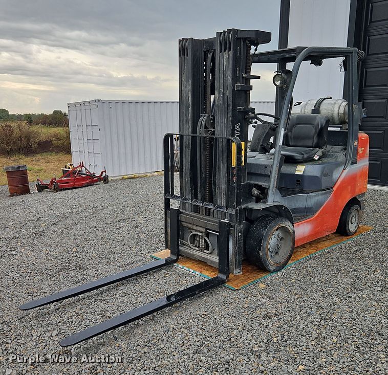 Toyota 8FGCU30 forklift - EO4710