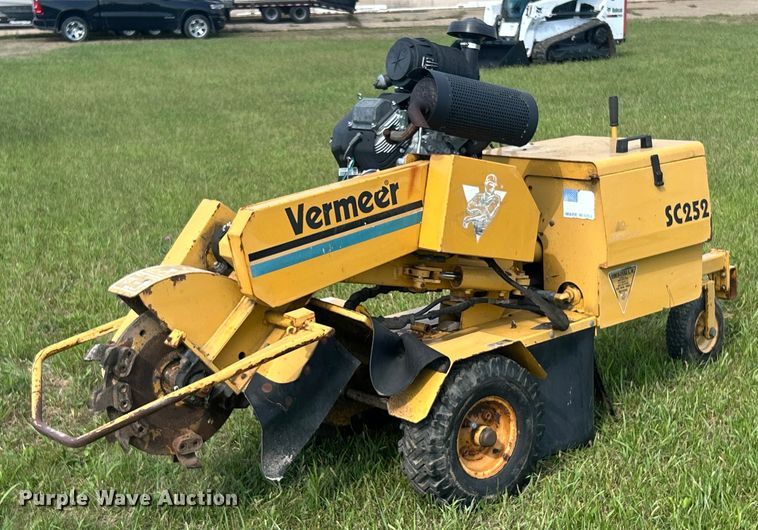 2001 Vermeer SC252 stump grinder with trailer - ET3240