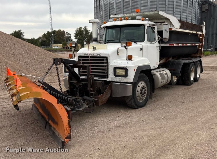 1998 Mack RD688S dump truck - ET4700