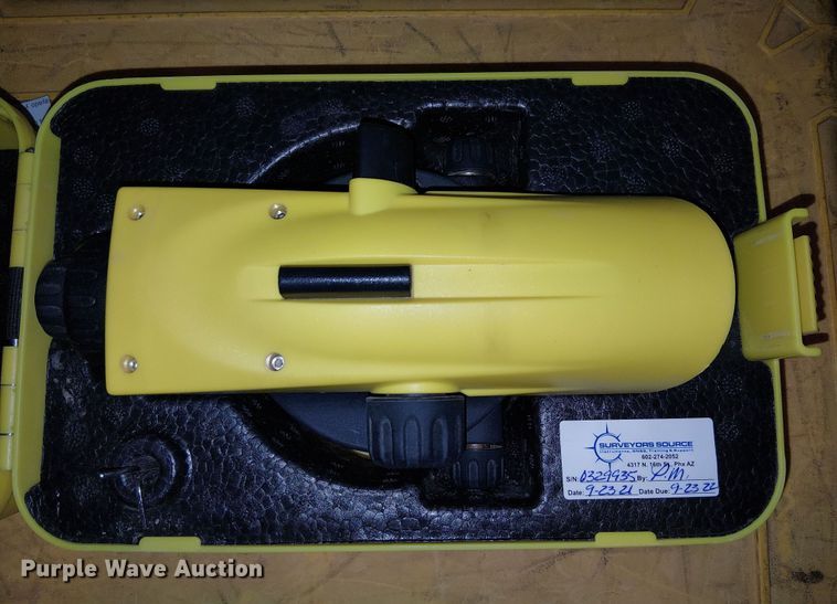 2021 Leica NA320 surveying equipment - EU2575