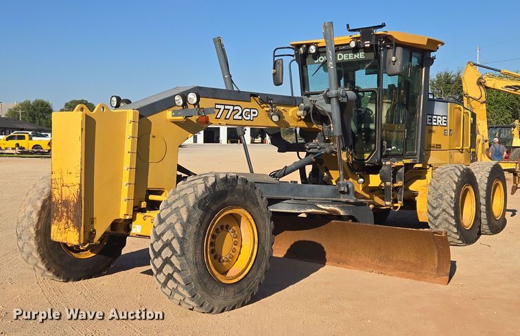 2010 John Deere 772GP motor grader - EU3886