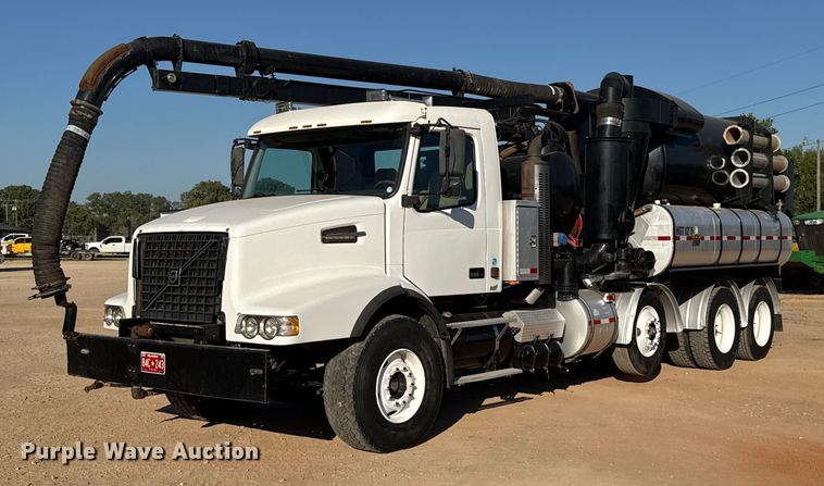 2005 Volvo VHD hydrovac truck - EU3887