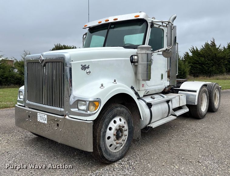 2007 International 9900i semi truck - EV3075