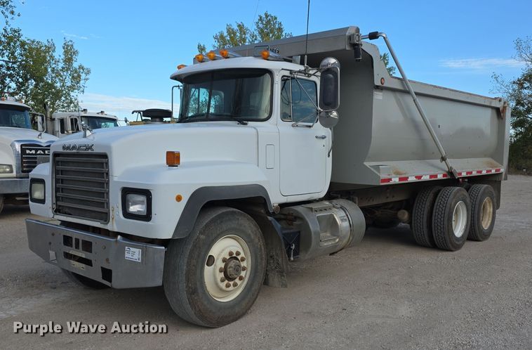 1997 Mack RD688S dump truck - FI0594