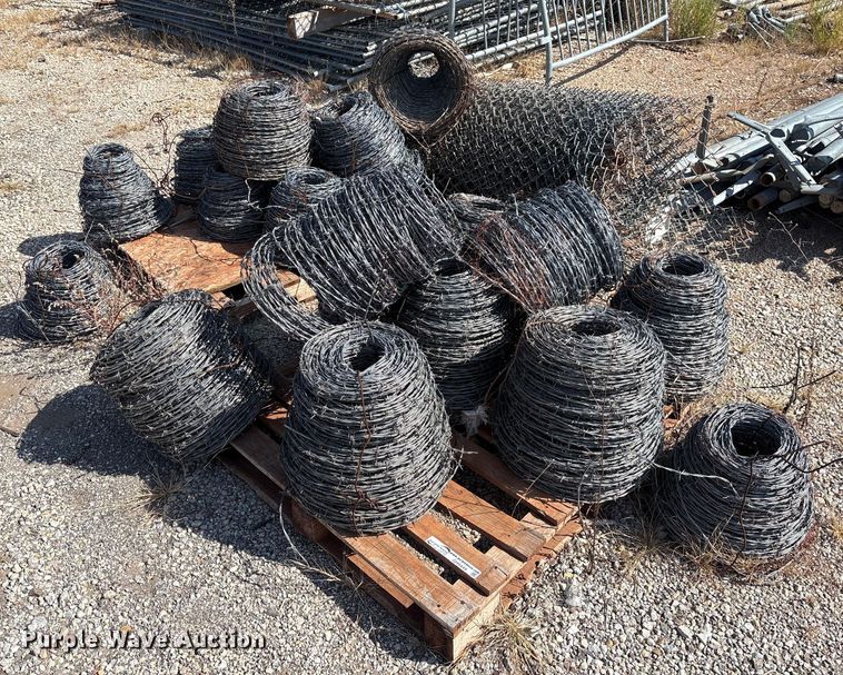 Approximately 18 rolls of barbed wire - GH9449