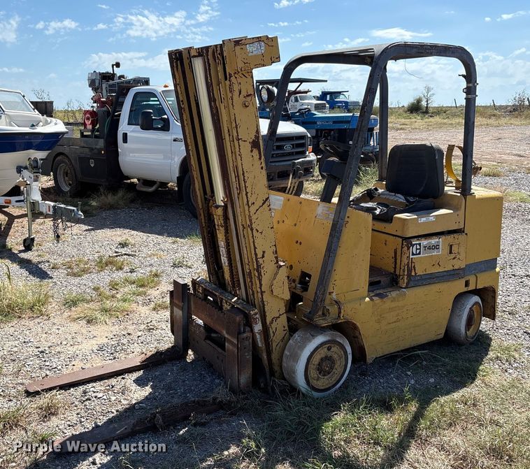 Caterpillar T40C forklift - IE9225