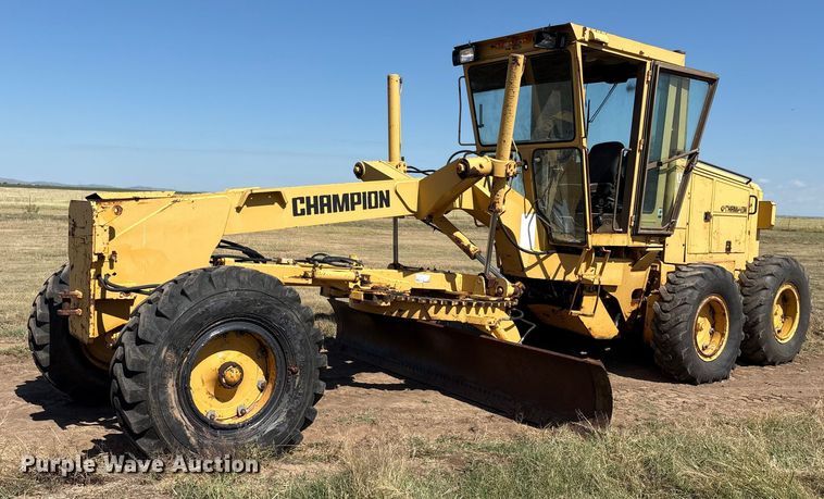 1990 Champion 720 A motor grader - IE9226