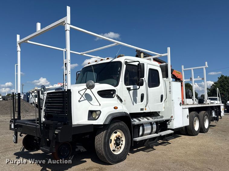 2013 Freightliner 108SD Crew Cab crane truck - NU9685